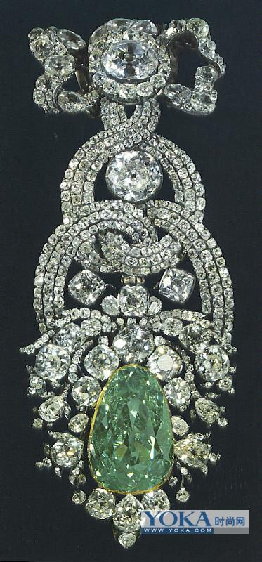 World's Rarest Diamonds--香港拍出天价粉钻 -